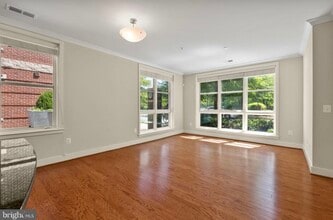 815 N Patrick St, Unit 108 in Alexandria, VA - Foto de edificio - Building Photo