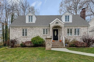 221 Hillside Ave in Springfield, NJ - Building Photo