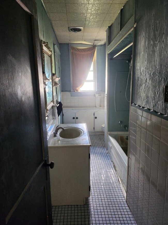 531 N 24th St in East St. Louis, IL - Building Photo - Building Photo