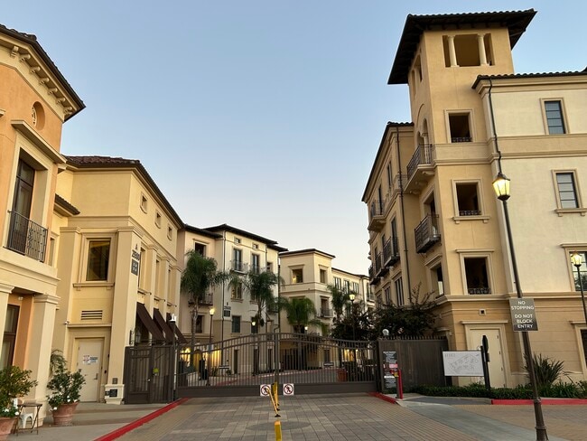 23500 Park Sorrento, Unit C33 in Calabasas, CA - Foto de edificio - Building Photo