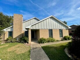 870 Fenway Park in Beaumont, TX - Building Photo