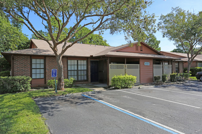 Cottage Court Apartments in Port Richey, FL - Foto de edificio - Building Photo