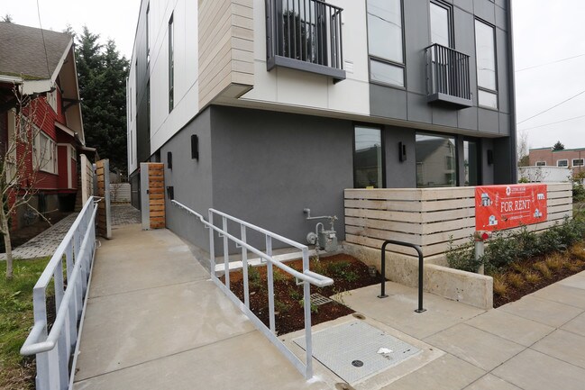 4010 SE Division St in Portland, OR - Foto de edificio - Building Photo