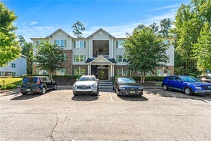 9202 Fairington Ridge Cir in Stonecrest, GA - Building Photo