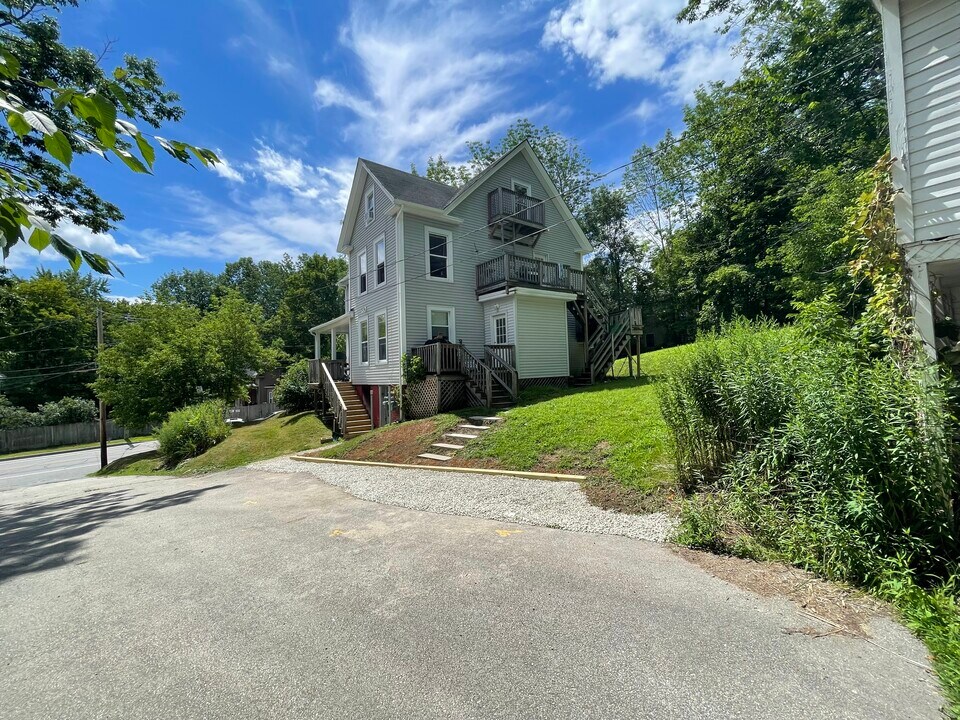 91 6th St, Unit Unit-2 in Dover, NH - Foto de edificio