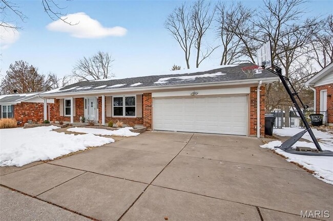 1203 Dorne Dr in Manchester, MO - Foto de edificio - Building Photo