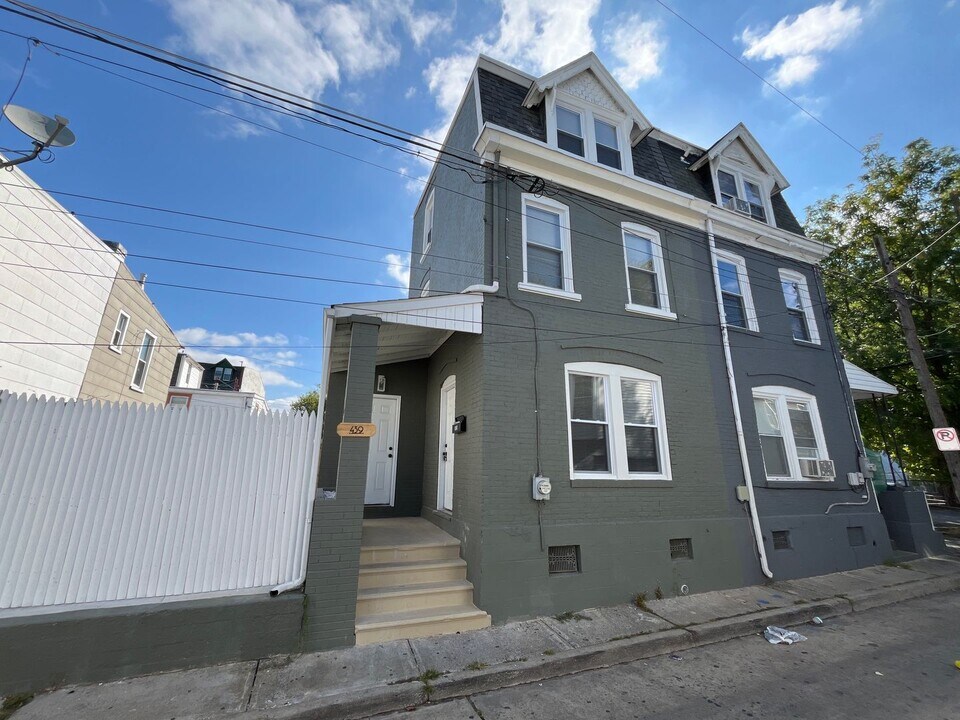 439 N Law St in Allentown, PA - Building Photo