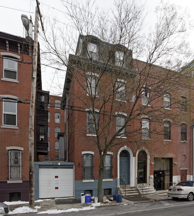 647 N 15th St in Philadelphia, PA - Building Photo