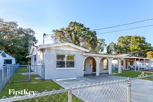 6807 S Cortez Ave in Tampa, FL - Building Photo