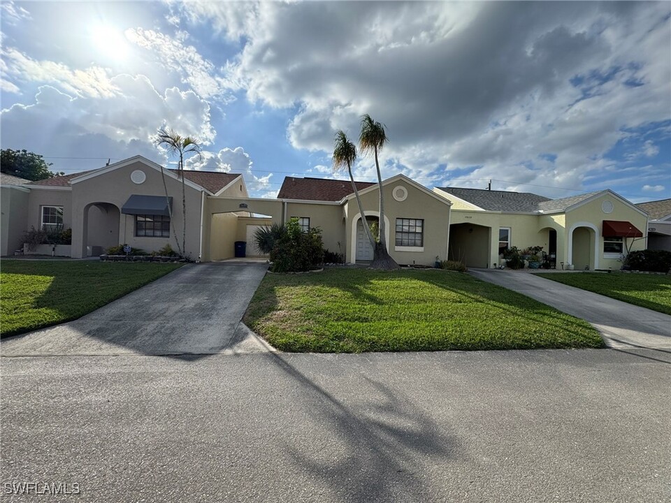 17035 Terraverde Cir in Ft. Myers, FL - Foto de edificio