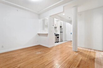 102 Fulton St in New York, NY - Foto de edificio - Building Photo