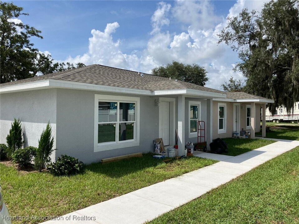 418 Poinsettia Ave in Sebring, FL - Building Photo