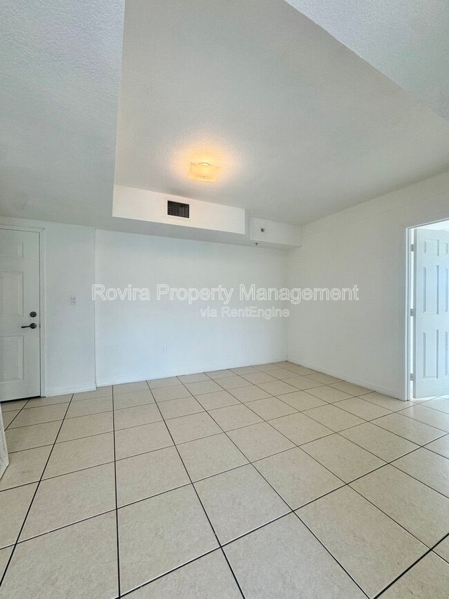 498 SW 6th St in Miami, FL - Foto de edificio - Building Photo