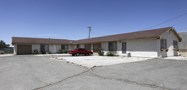 15764 Bear Valley Rd in Victorville, CA - Building Photo - Building Photo