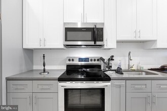 1702 Point Breeze Ave in Philadelphia, PA - Building Photo - Building Photo