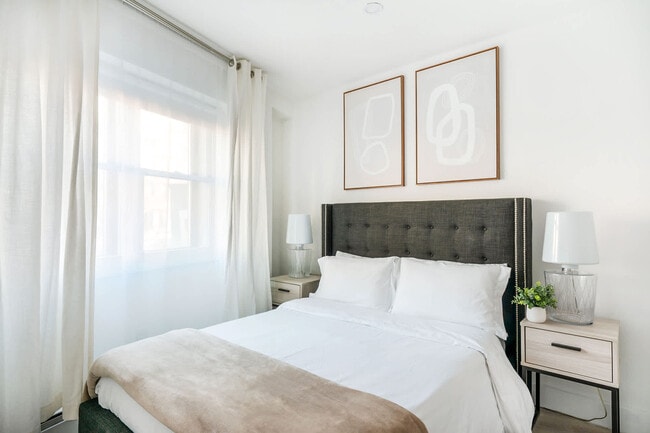 809 9th Ave in New York, NY - Foto de edificio - Building Photo