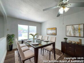 9202 Silver Hill in San Antonio, TX - Building Photo - Building Photo