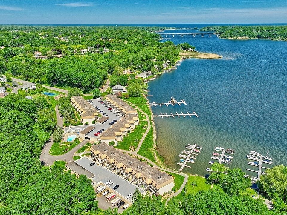 265 Bay Village Dr in Rochester, NY - Building Photo