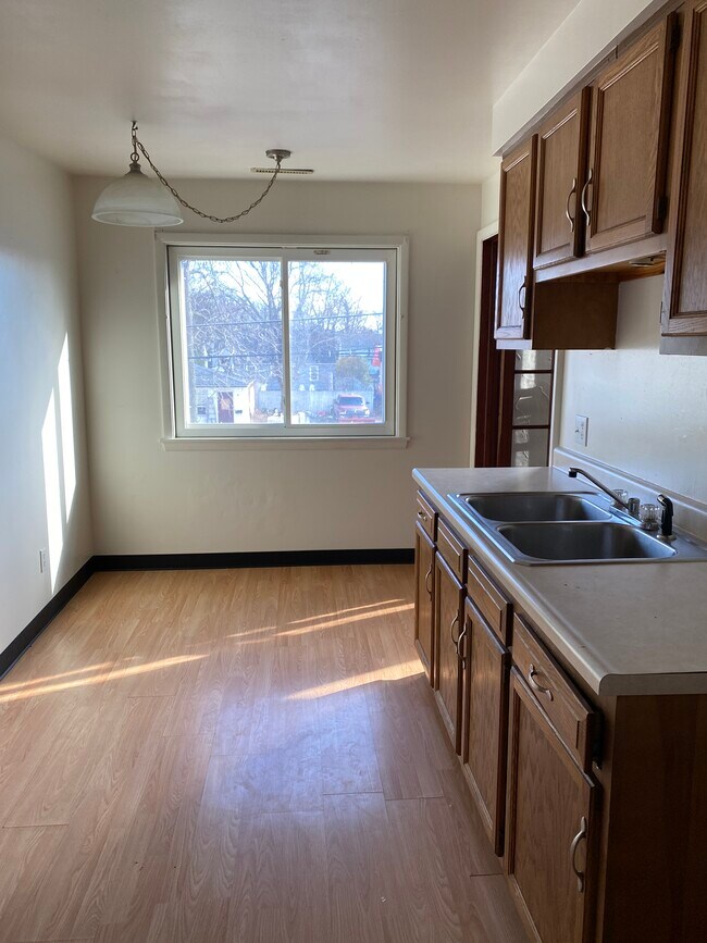 1115 Oliver St, Unit C in North Tonawanda, NY - Foto de edificio - Building Photo