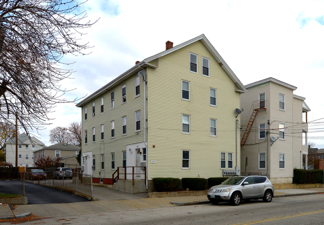 234 East St in Pawtucket, RI - Foto de edificio