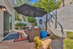 1138 E Amberwood Dr, Unit 1027 in Phoenix, AZ - Building Photo