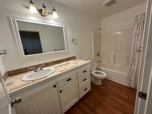 401 Abby Rd in Raymond, WA - Building Photo - Building Photo