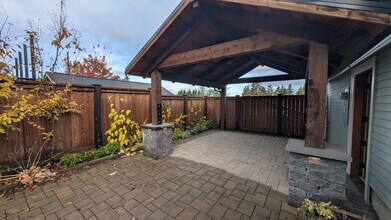 Valley St Duplex in Duvall, WA - Building Photo - Building Photo