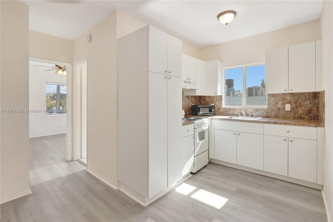 711 SW 21st Ave in Miami, FL - Building Photo