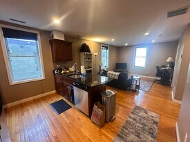 100 Fellsway W, Unit 204 in Somerville, MA - Building Photo
