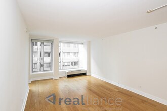 1101 3rd St SW in Washington, DC - Building Photo - Building Photo