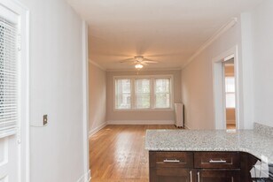 7440 N Artesian Ave, Unit Unit 2434-3 in Chicago, IL - Building Photo