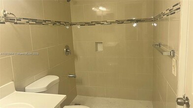 200 Palm Cir W in Pembroke Pines, FL - Building Photo - Building Photo