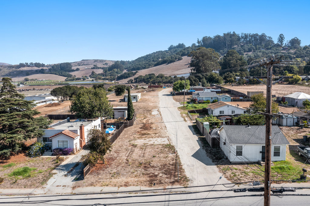 270 Carpenteria Rd in Aromas, CA - Building Photo