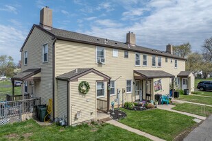 Warminster Heights in Warminster, PA - Building Photo