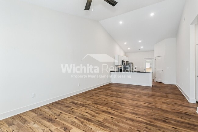 1861-1861 S Hickory Creek Ct in Wichita, KS - Building Photo - Building Photo