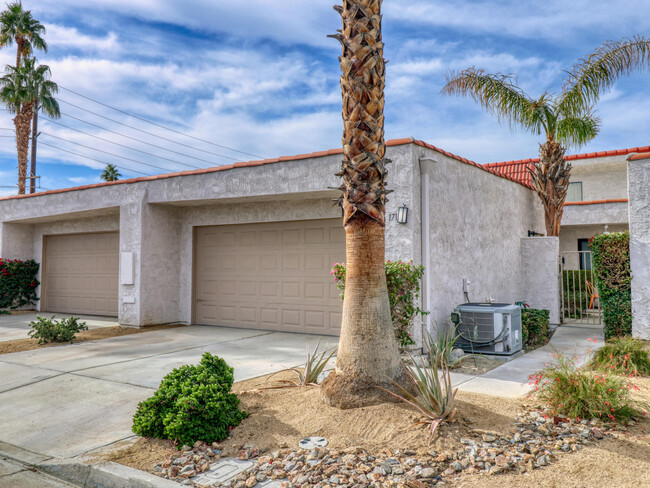 171 Winterhaven Cir in Palm Desert, CA - Building Photo - Building Photo