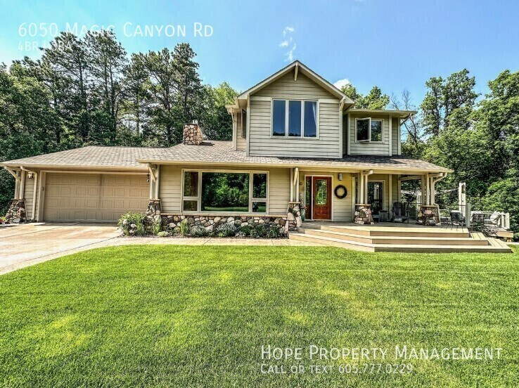 6050 Magic Canyon Rd in Rapid City, SD - Foto de edificio