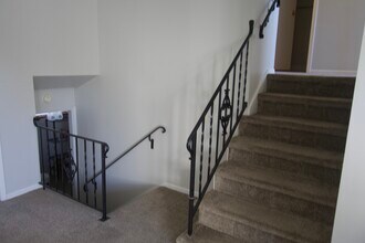 1275 NW Jenne Ave in Portland, OR - Foto de edificio - Building Photo