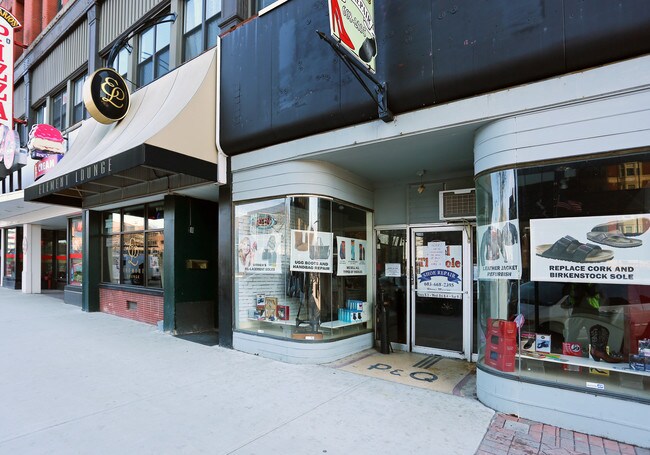 1053-1061 Elm St in Manchester, NH - Foto de edificio - Building Photo
