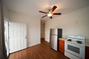 1314 Hoohulu St in Pearl City, HI - Building Photo