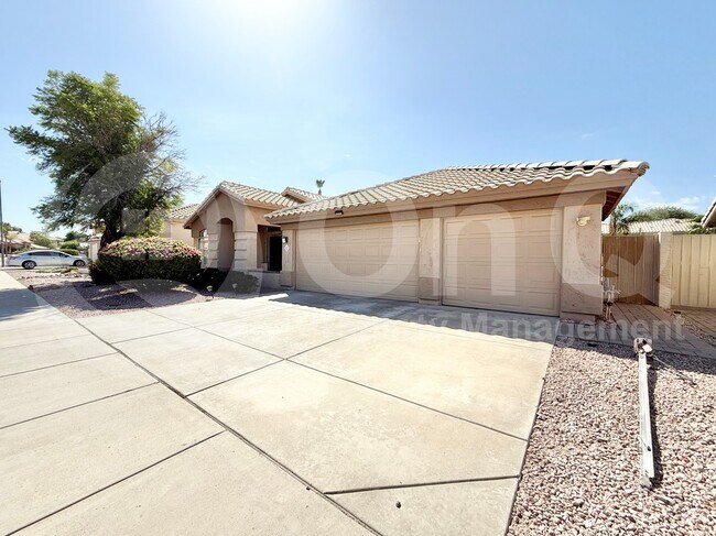 3455 E Clark Rd in Phoenix, AZ - Building Photo - Building Photo