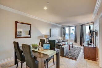 230 E Flamingo Rd in Las Vegas, NV - Building Photo - Building Photo