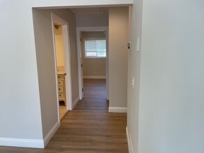 5707 Melvin Ave in Tarzana, CA - Foto de edificio - Building Photo