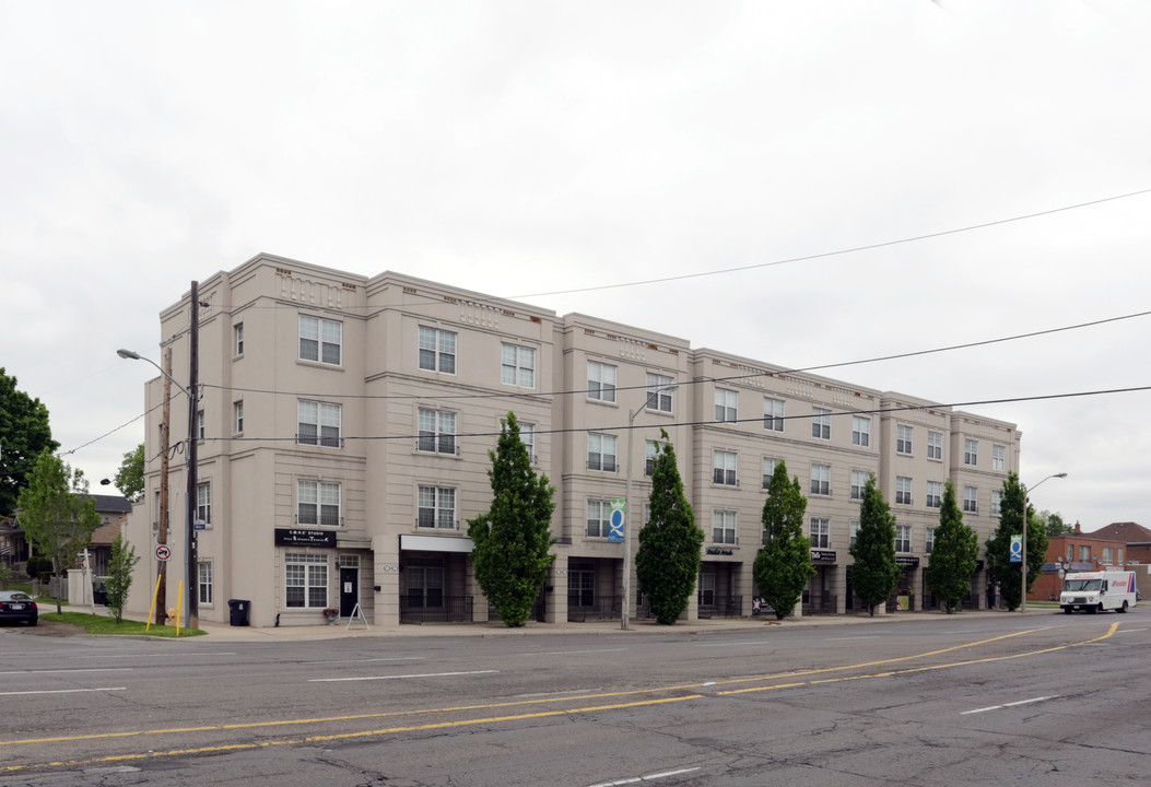 952-964 The Queensway in Toronto, ON - Building Photo