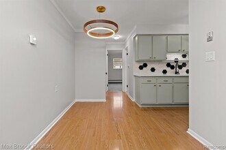 15249 E 9 Mile Rd in Eastpointe, MI - Building Photo - Building Photo