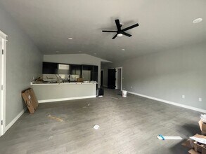7490 N Paw St in Wasilla, AK - Building Photo - Building Photo