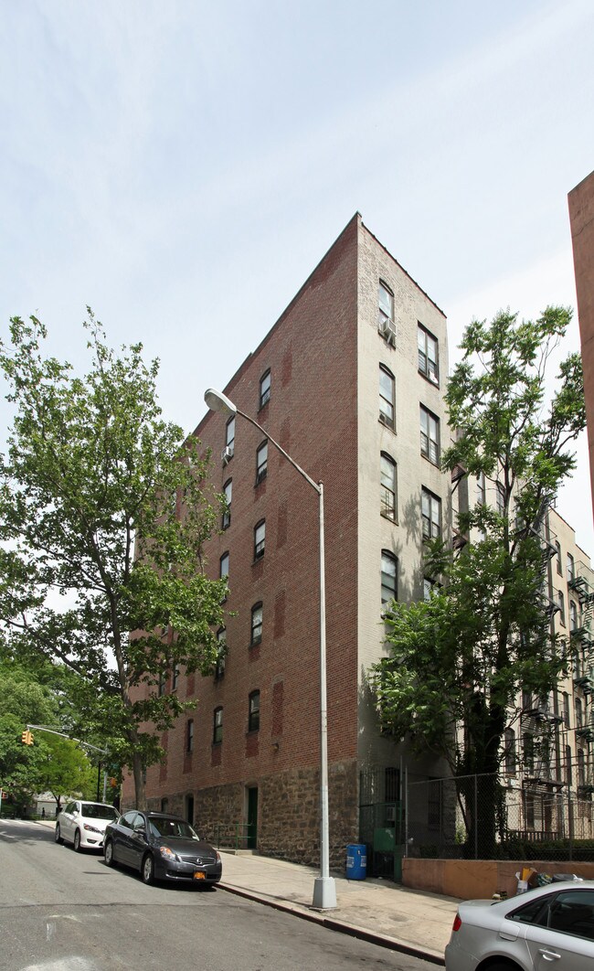 604 St Nicholas Ter in New York, NY - Building Photo - Building Photo