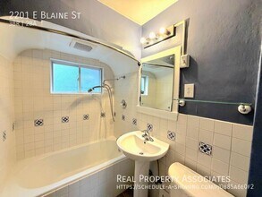 2201 E Blaine St in Seattle, WA - Building Photo - Building Photo