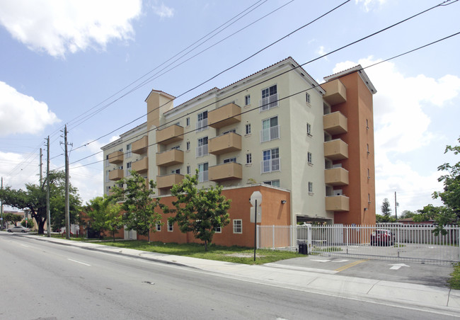 Red Road Apartments in Miami, FL - Building Photo - Building Photo