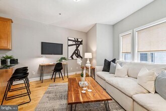906 N 3rd St-Unit -A in Philadelphia, PA - Building Photo - Building Photo